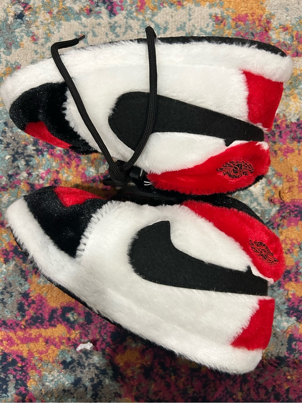 Jordan 1 Retro Plush Slippers